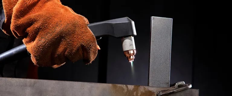 Gases-for-plasma-cutting_title-photo_1920x800